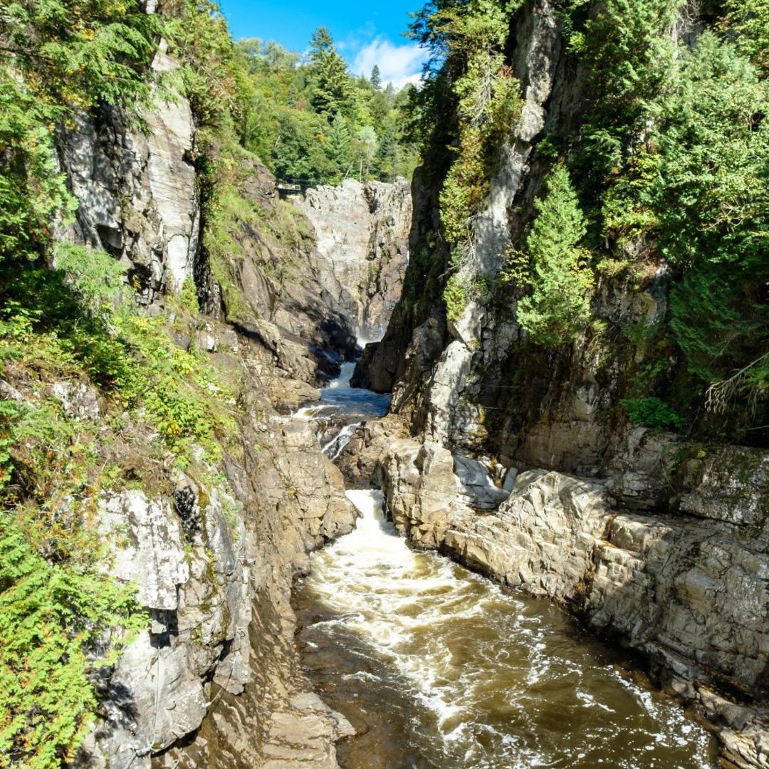 Initial - Butterfly - Chutes-Montmorency Saint-Jean-de-Boischâtel Extérieur photo